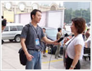 央视记者现场采访中国杭州婚博会组委会秘书长